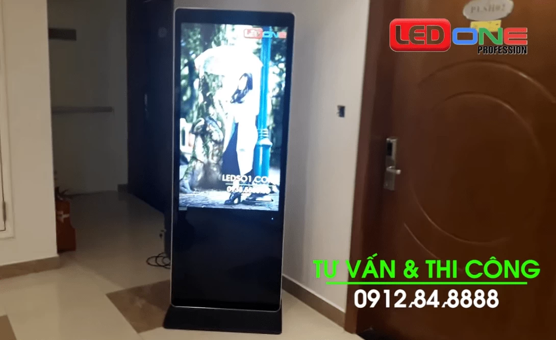 Màn hình cảm ứng LCD SAMSUNG / LG chân đứng 49 inch  