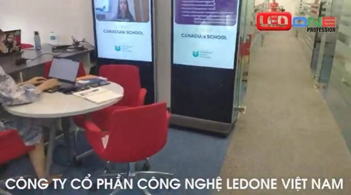 Thi công màn hình quảng cáo chân đứng 55 inch tại 319 Lê Văn Lương, Hà Nội  