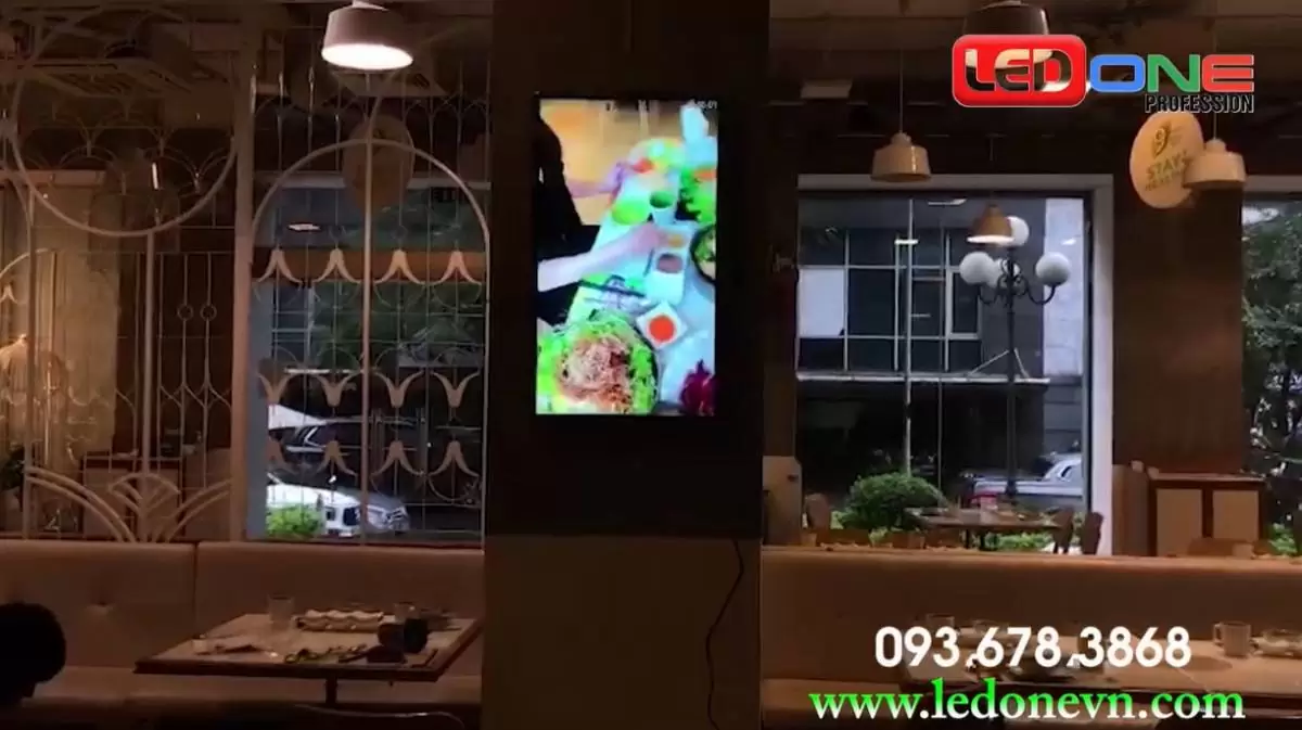 Thi công màn hình quảng cáo chân đứng 43 inch tại nhà hàng Ẩm thực Ăn Được Phúc  
