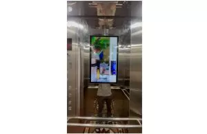 Lắp đặt màn hình quảng cáo LCD thang máy ngân hàng VietCombank Hải Dương  